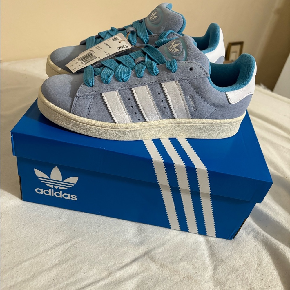 Women’s Adidas Size 7 3 sets of laces
